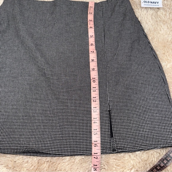 Old Navy Houndstooth Skirt Womens M Black And White Slit Mini‎ Preppy - Picture 6 of 6